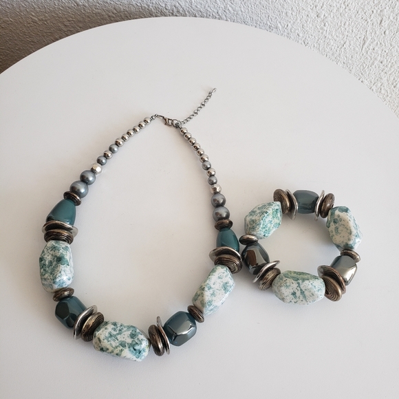 Jewelmint Turquoise Silver Tone Set of Necklace and Bracelet - Picture 13 of 15